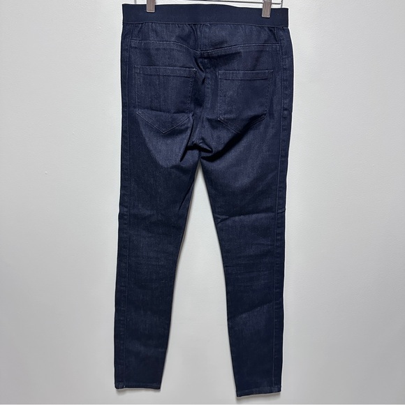 BCBG MaxAzria Soft & Stretchy Lightweight Capri Jean-look Legging - Picture 4 of 8